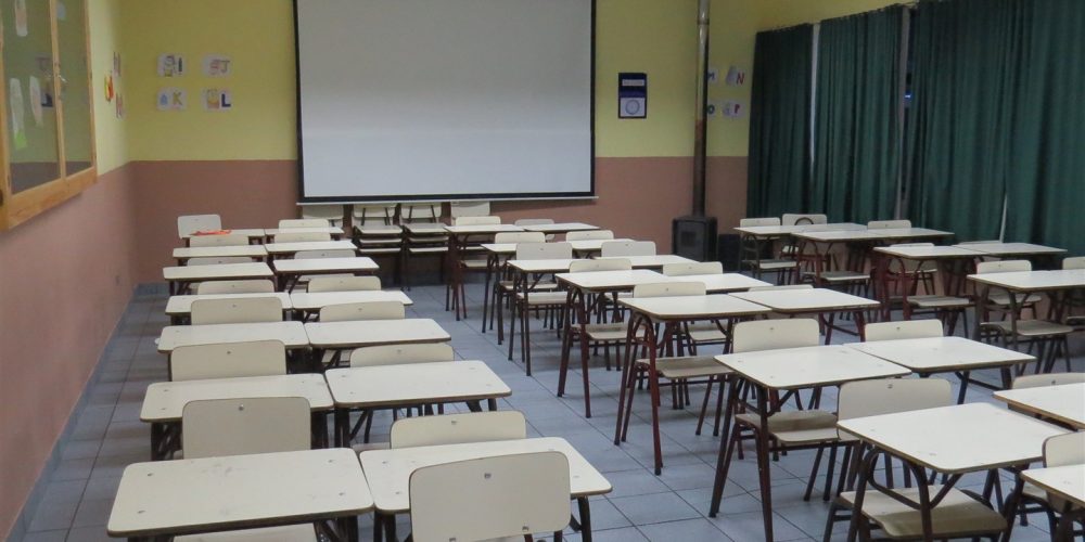 102 salas de clases básica