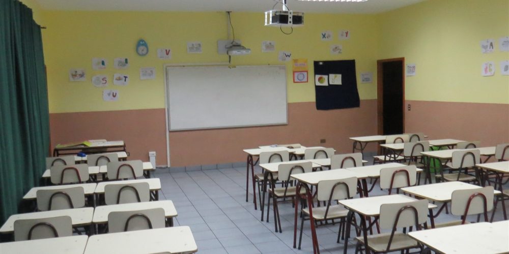 104 salas de clases básica